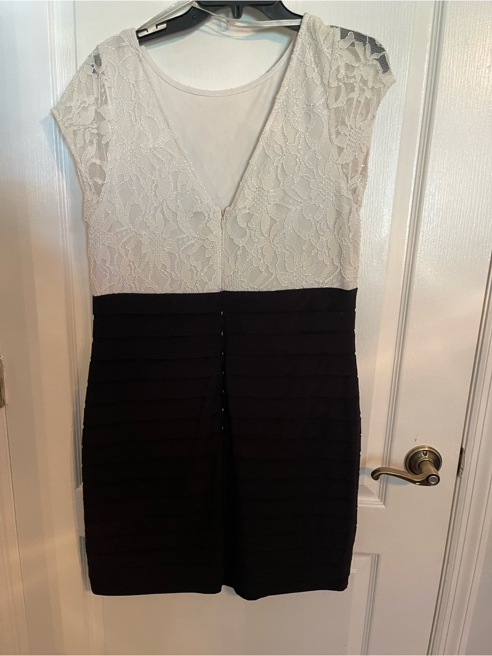 Simply Liliana Two-Tone Lace & Bandage Mini Dress - White & Black
